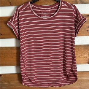 Sonoma Burgundy Striped Short Sleeve Tee Round Bottom Pull-On Round Neck Soft